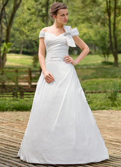 Robe de Mariée bal Hors épaule Traine courte Taffetas Robe de Mariée avec Ondulé Perlé (002001435)
