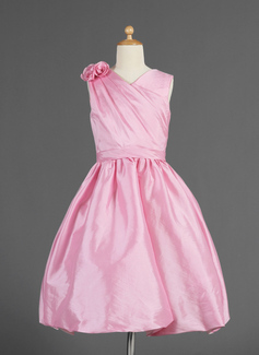 Flower Girl Dresses A-Line/Princess V-neck Knee-Length Taffeta Flower Girl Dress With Ruffle Flower(s) (010014618) Flower Girl Dresses A-Line/Princess V-neck Knee-Length Taffeta Flower Girl Dress With Ruffle Flower(s) (010014618)